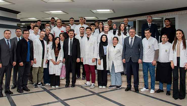 Rektör Yılmaz öğrencilerle iftar yemeğinde bir araya geldi