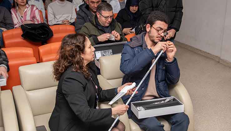 Selçuk Üniversitesinde akıllı baston eğitimi ve teslimi
