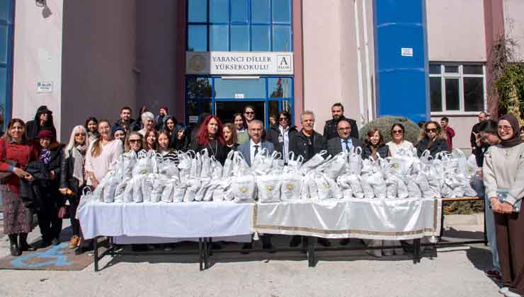 Selçuk Üniversitesinde geleneksel iftariyelik dağıtımı