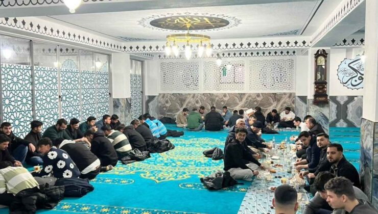 Seydişehir’de üniversite öğrencileri iftarda buluştu