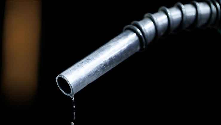 Sırbistan, petrol ihracatını geçici olarak yasakladı