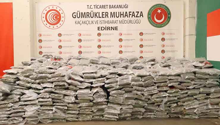 Ticaret Bakanlığı Gümrükler Muhafaza ekiplerinden zehir tacirlerine ağır darbe: 1 ton 413 kilo esrar ele geçirildi
