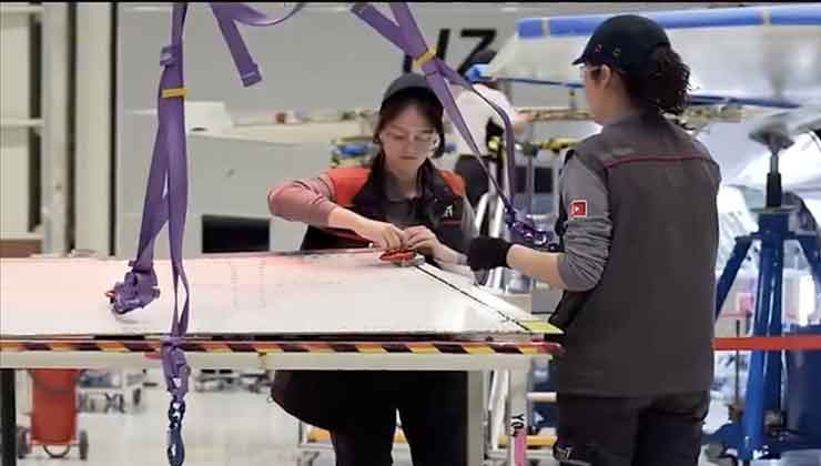 Türk kadınından Milli Muharip Uçak KAAN’a imza