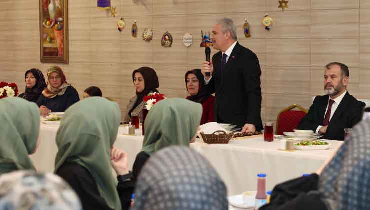 Vali Akın, öğrencilerle iftar sofrasında bir araya geldi