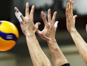 Voleybol Efeler Ligi’nde “normal sezon” sona eriyor