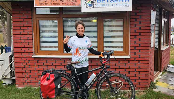 Yeni Zelanda’dan yola çıkan bisikletçi Beyşehir’de mola verdi